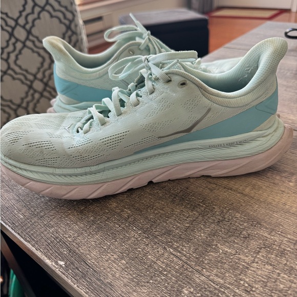 Women’s Hoka Size 10 shoes - Picture 4 of 9